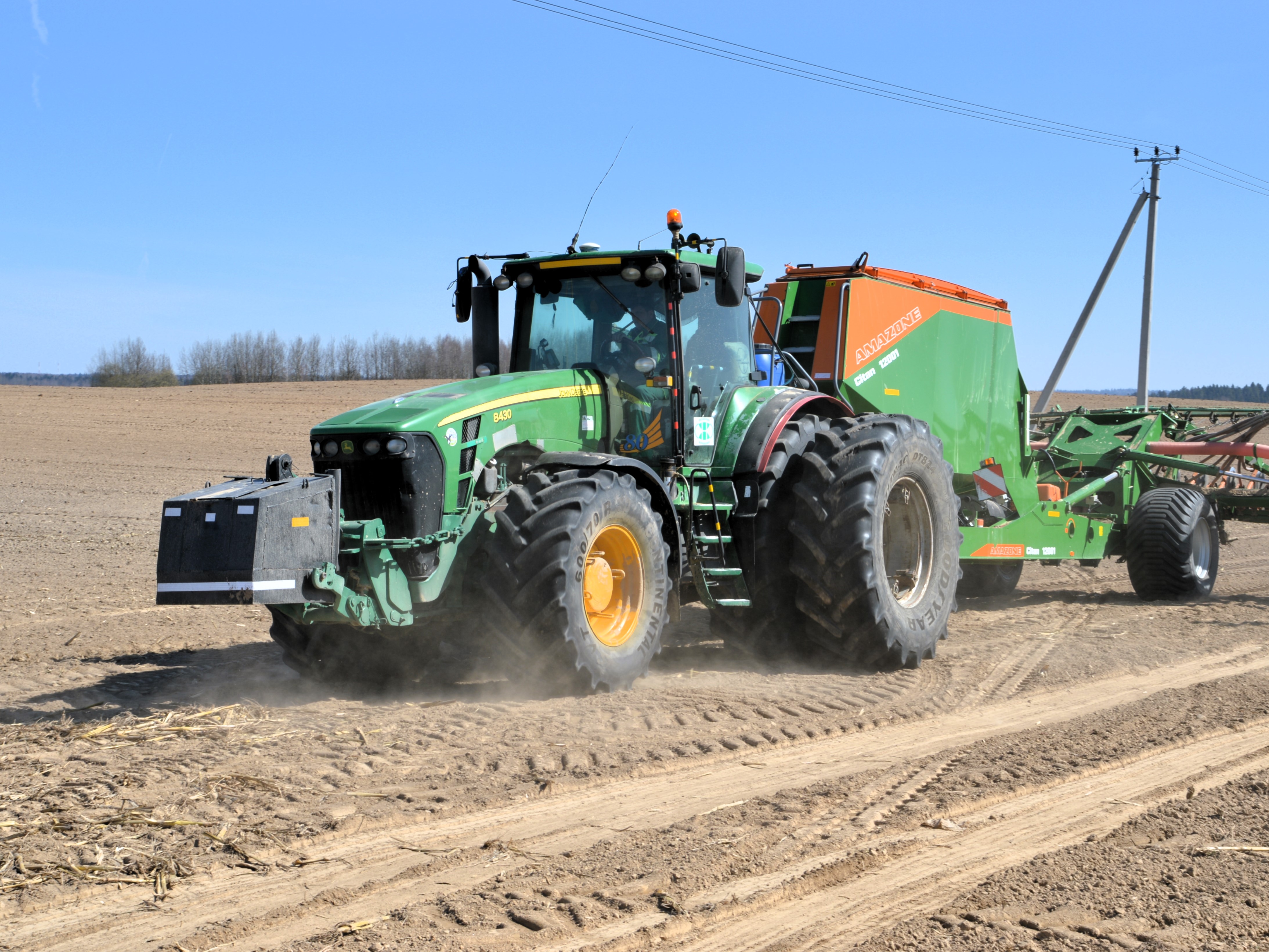 Зерновые поля агрокомбината